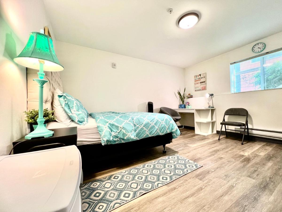 Private Room With Shared Bathroom On The 1St Floor 10 Minutes Walk To University Of Washington Сиэтл Экстерьер фото